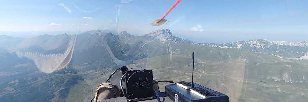 Verortung via Georeferenzierung der Kamera: Aufgenommen in der Nähe von 67021 Barisciano, L’Aquila, Italien in 2900 Meter